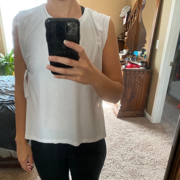 Fabletics work out tank top - Picture 6 of 6